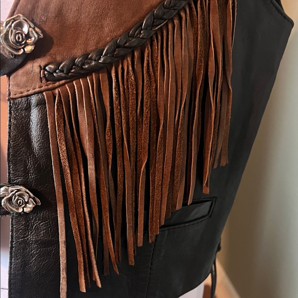 Western Leather Fringe Vest‎ - Picture 3 of 13